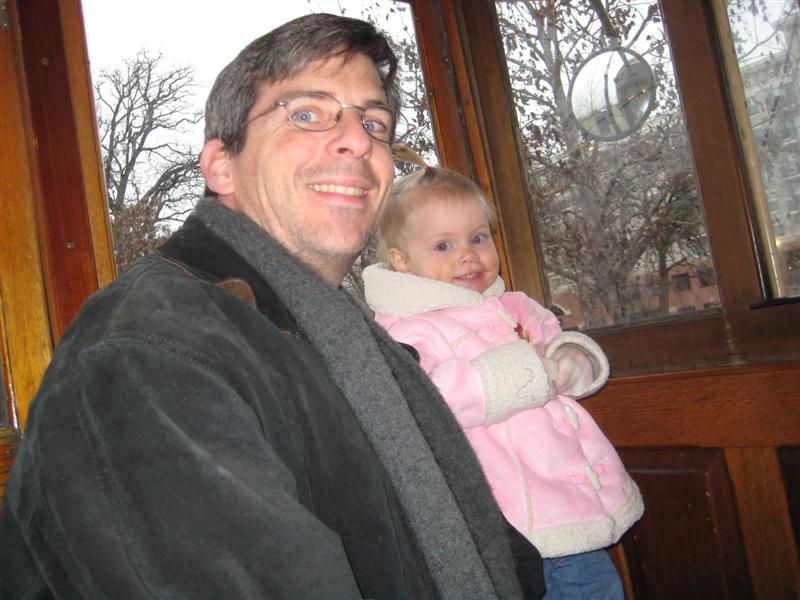 Jess-TrolleyRide-11.JPG - Daddy and I on the trolley - Alex really loved it!...