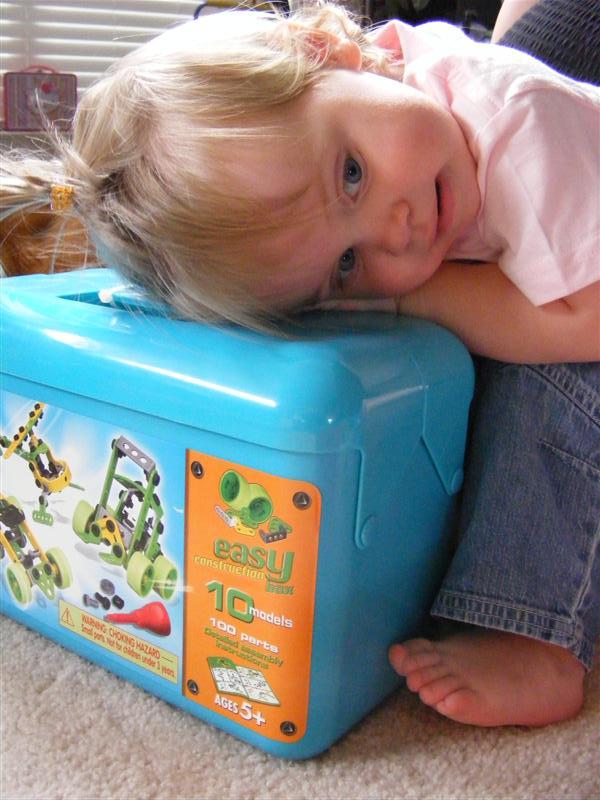 Jess_AlexB-DayAtHome-18.JPG - I don't know what it is but it's comfy!... Oh, I get it, it's an erector set! - Well look at me, I erected a place to lay my head, aren't I a clever girl?...