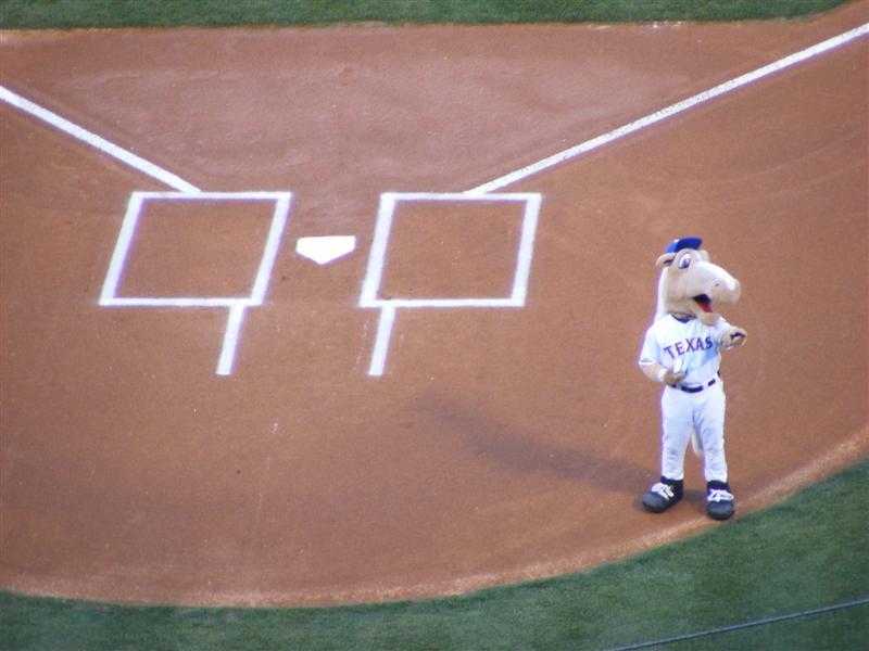 Jess_RangerGame-1.JPG - Look at that Pony!  Mummy, Can we take that one home too!?...