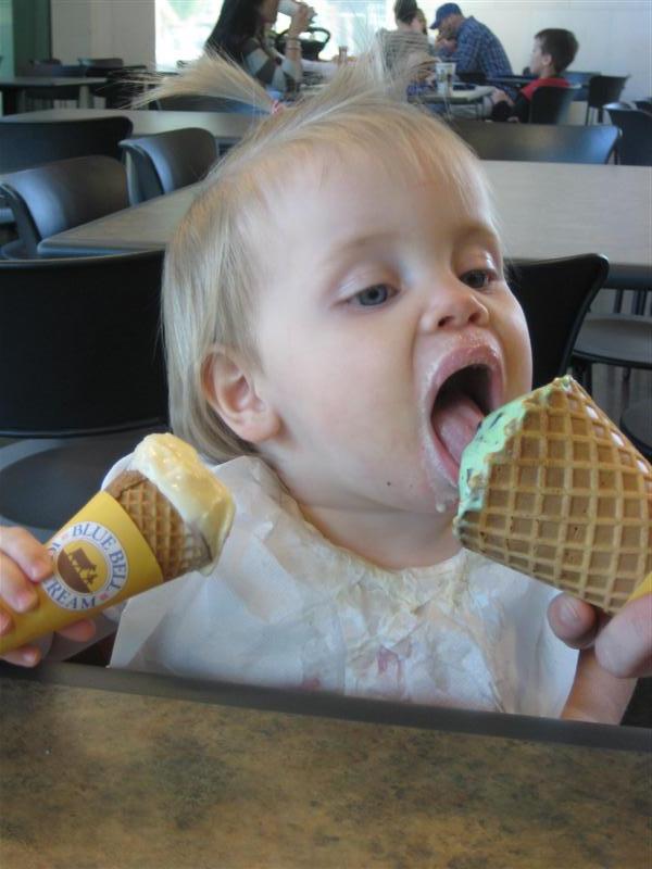 Jess_ZooFeb2009-22.JPG - L-O-V-E Ice Cream...oh, did I mention that already!?...