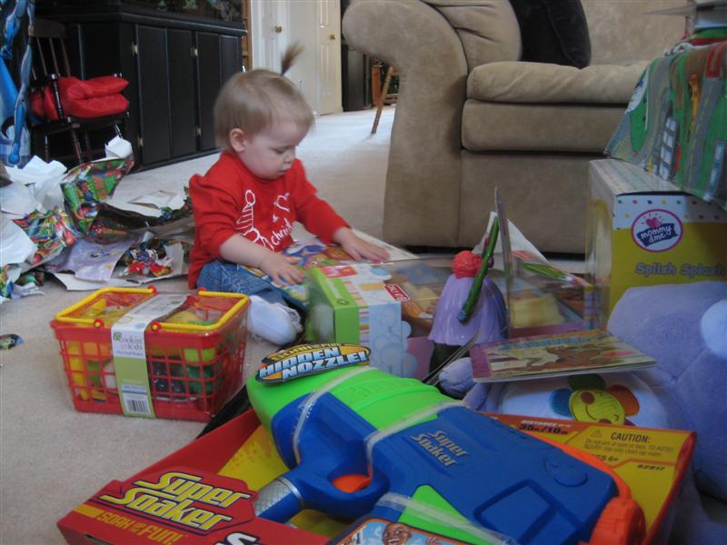 X-Mas2008-46.JPG - Man, we got loads of stuff...  Awesome!